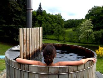 Spa et cabane sur l'eau